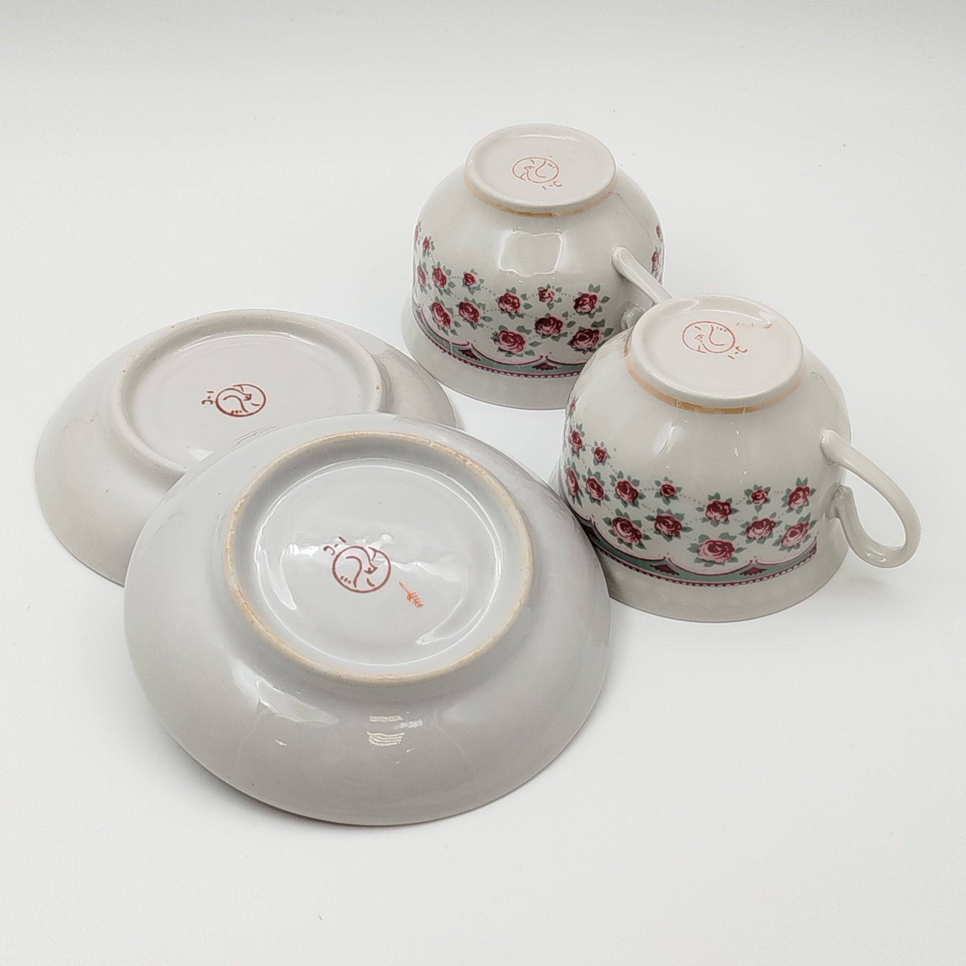 Набор из 2-х чайных пар, украшенных цветочным декором