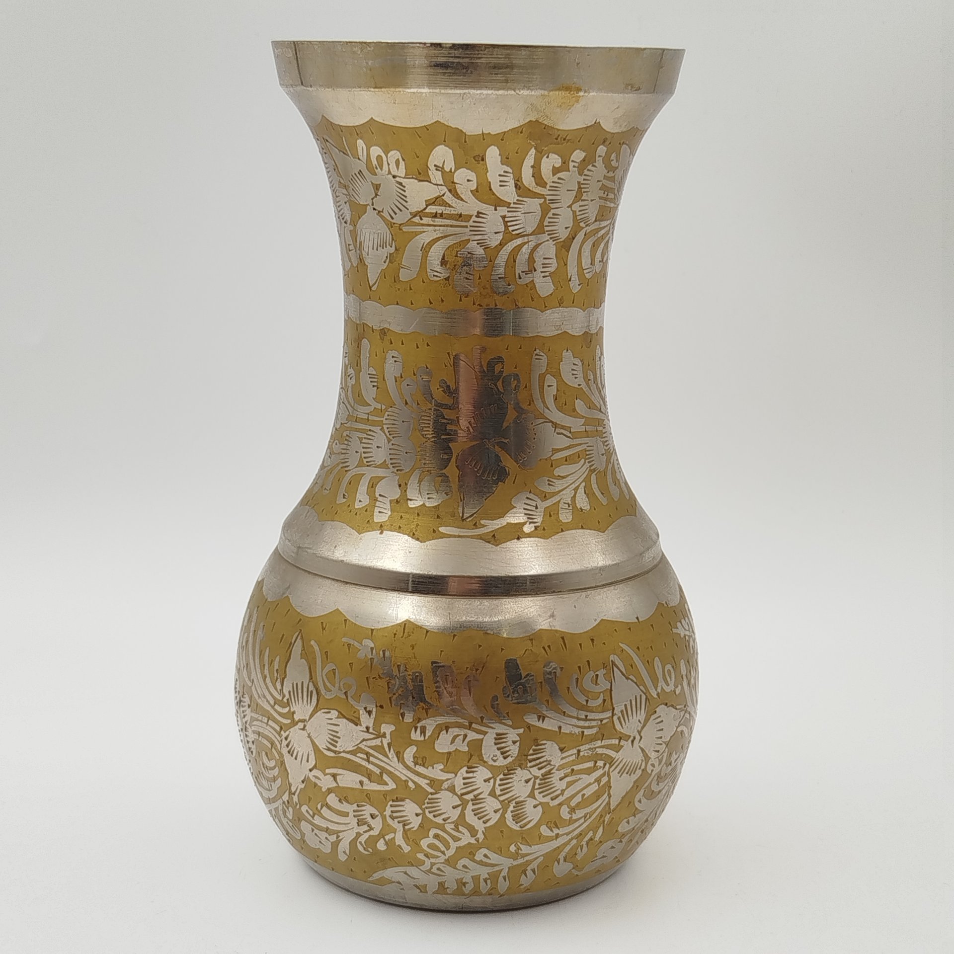 Ваза с растительным декором, HEC, латунь, токарная работа, гравировка, Индия, 1970-1980 гг.