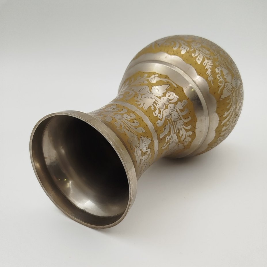 Ваза с растительным декором, HEC