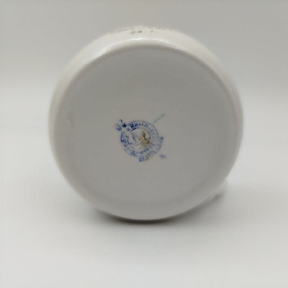 Чашка с дарственной надписью, украшенная цветочным декором, фарфор, роспись, золочение, Дмитровский фарфоровый завод (ДФЗ Вербилки), СССР, 1950 г.