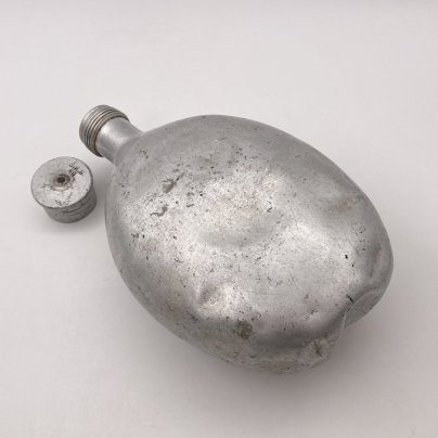 Фляга армейская "Feldflasche M31" образца 1931 года, маркировка "VDNS 40" на горловине и "S.K.N. 40"