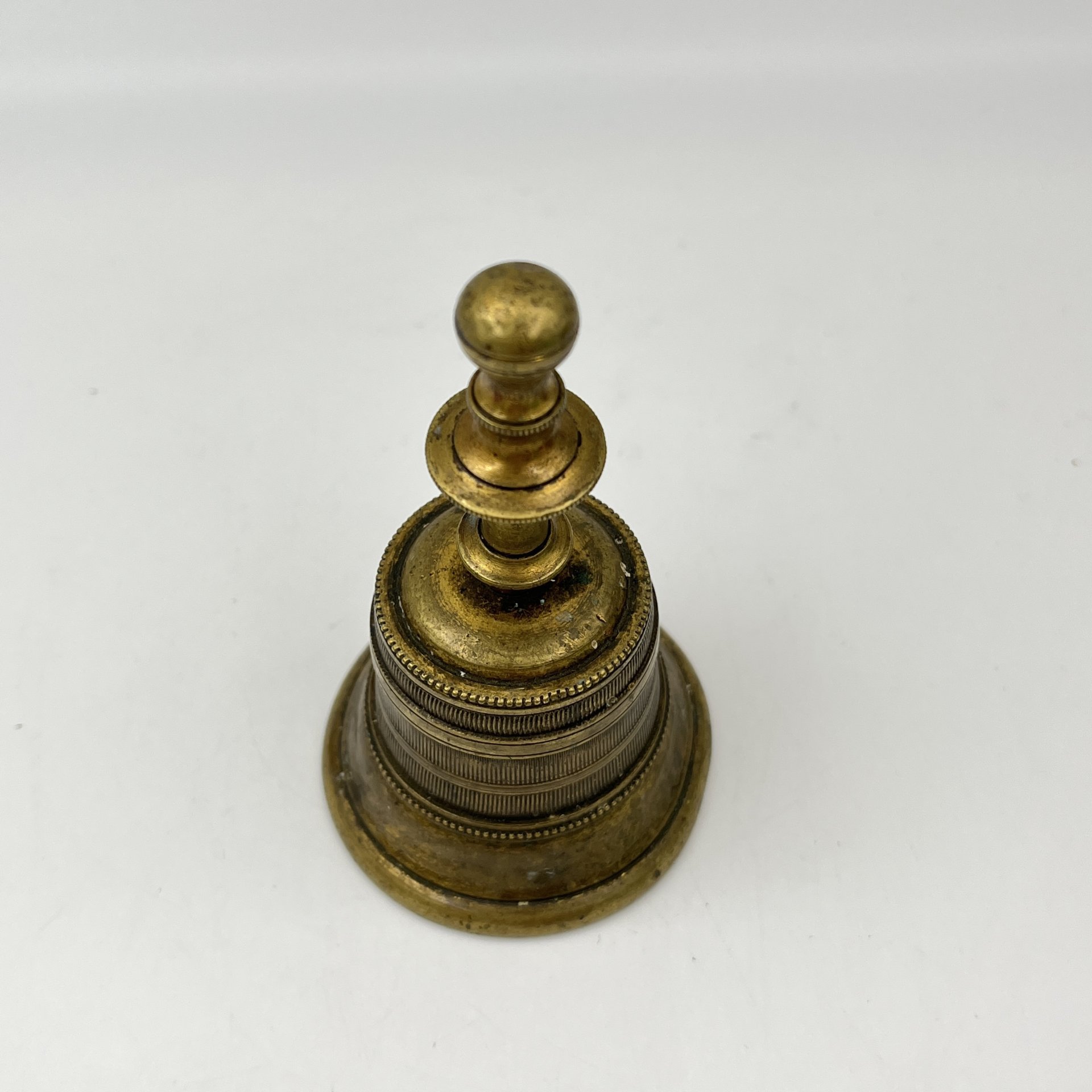 Колокольчик вызывной с декором в виде поясков, латунь, Западная Европа, 1900-1940 гг.