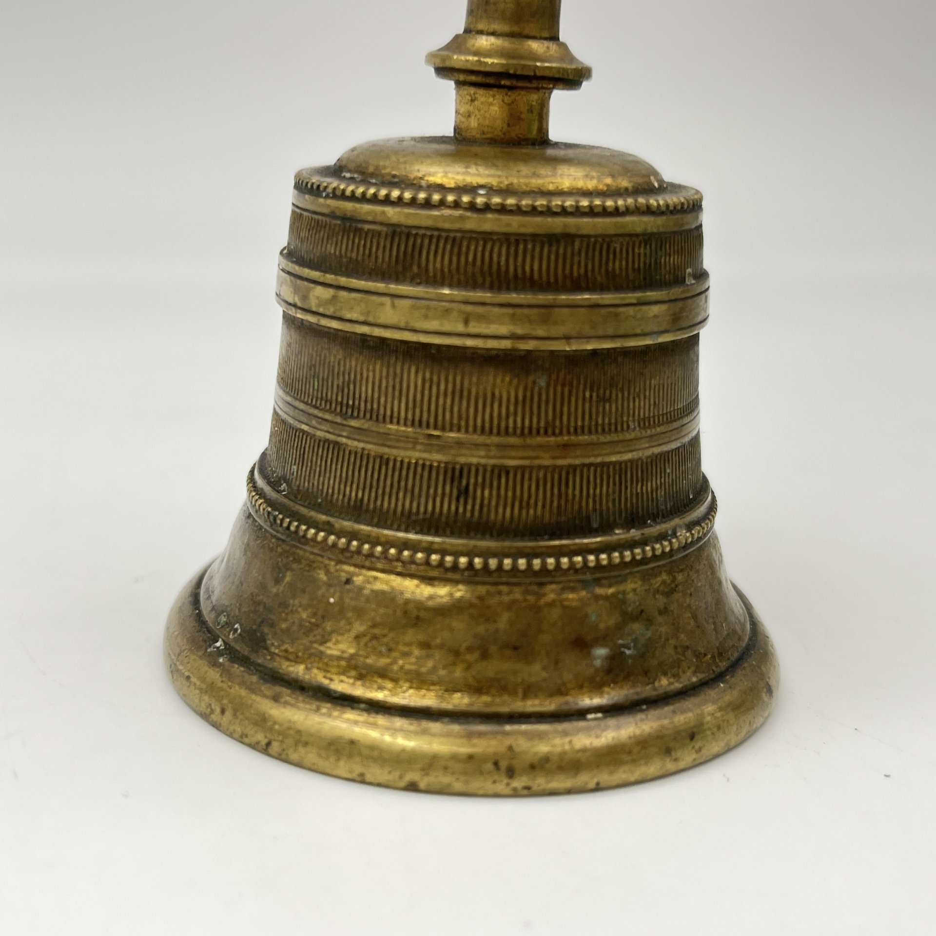 Колокольчик вызывной с декором в виде поясков, латунь, Западная Европа, 1900-1940 гг.