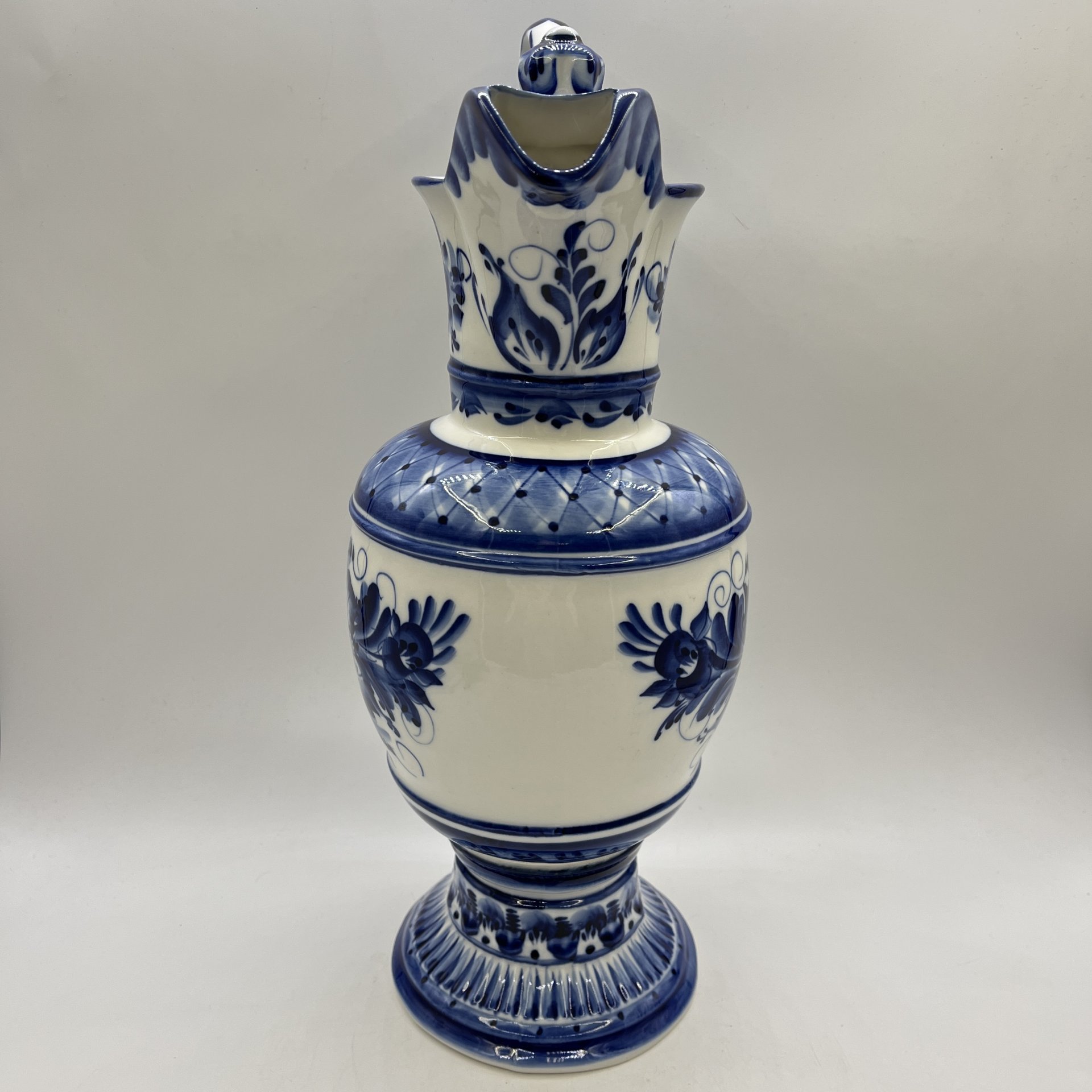 Большой кувшин с декоративной росписью, Гжель, фарфор, роспись, Российская Федерация, 1991-2010 гг.