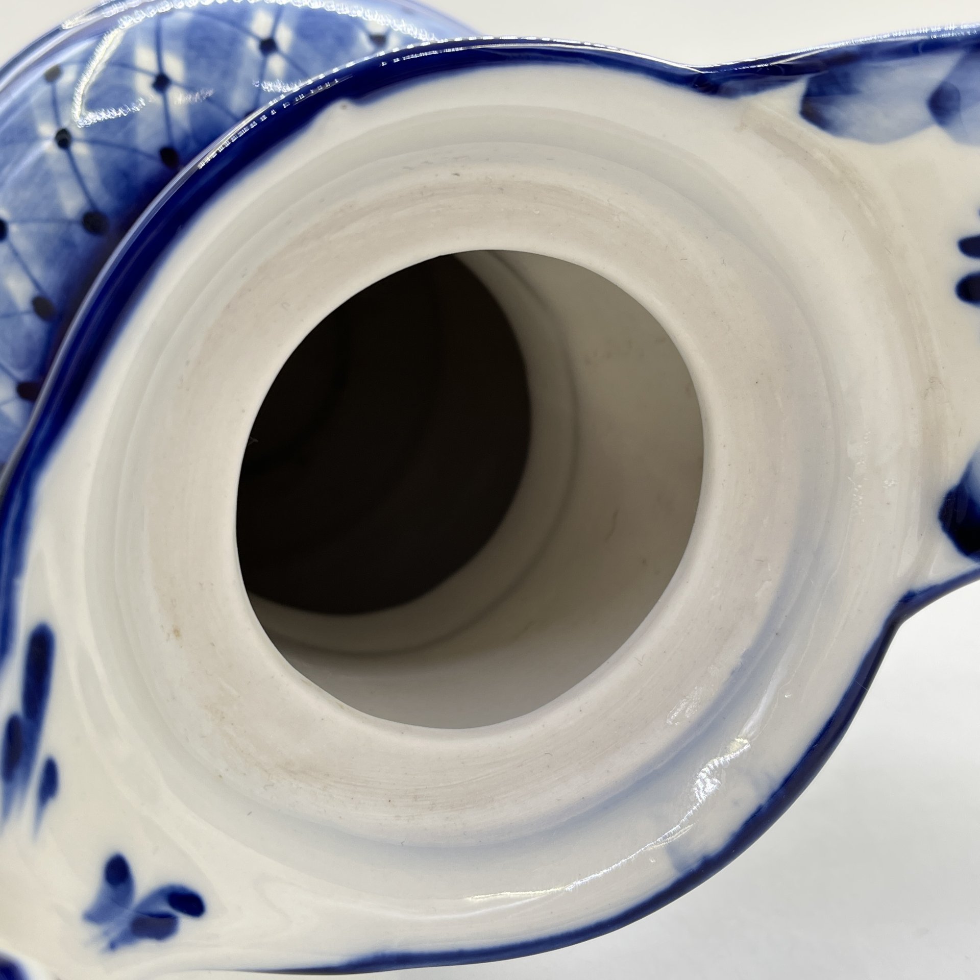 Большой кувшин с декоративной росписью, Гжель, фарфор, роспись, Российская Федерация, 1991-2010 гг.