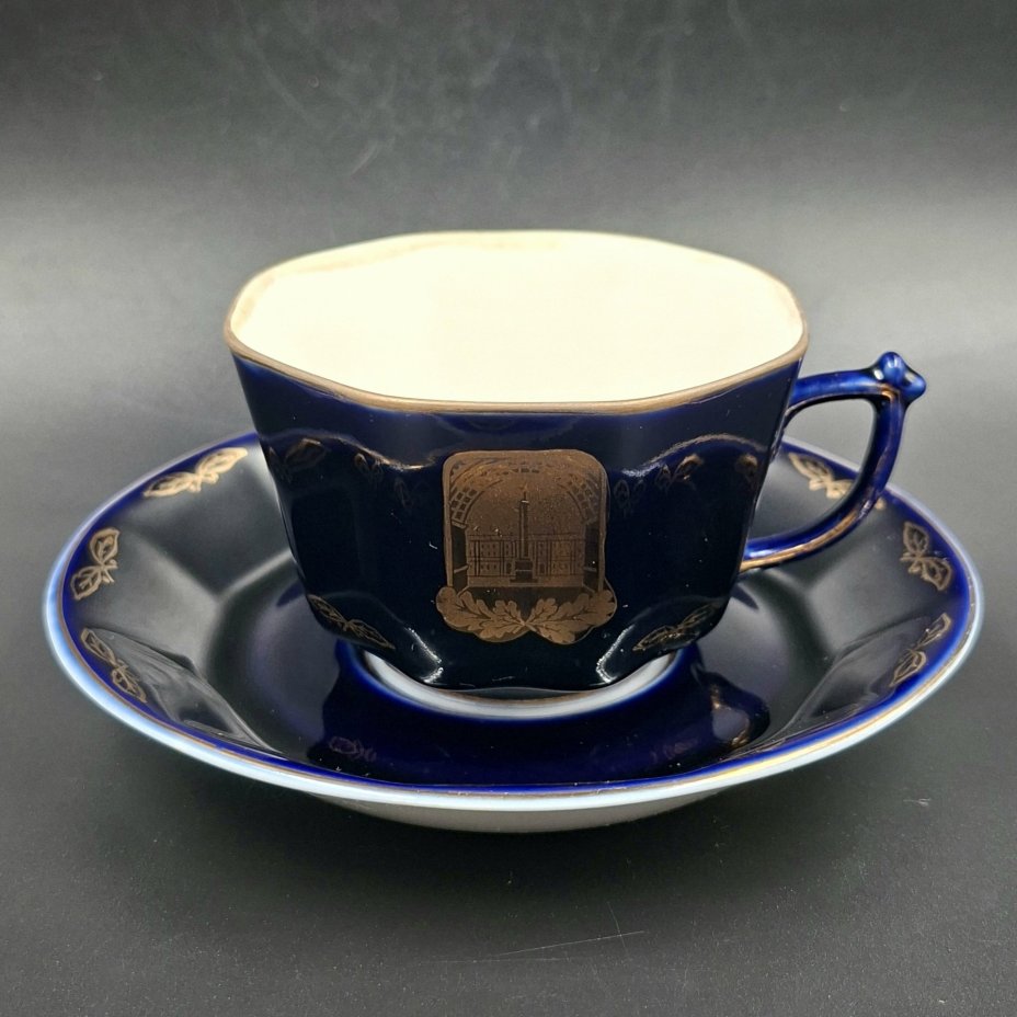 Пара чайная "Ленинград" редкой восьмигранной формы, фарфор, крытье кобальтом, золочение, Ленинградский фарфоровый завод (ЛФЗ), СССР, 1970-1990 гг.