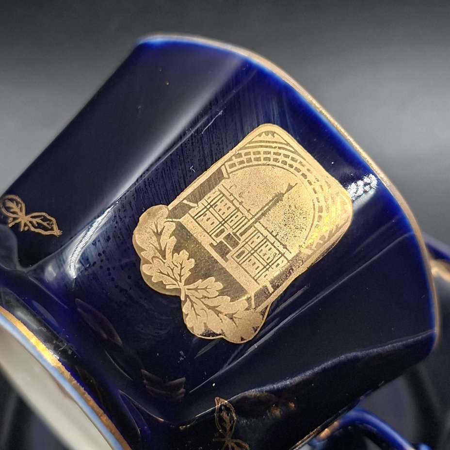 Пара чайная "Ленинград" редкой восьмигранной формы, фарфор, крытье кобальтом, золочение, Ленинградский фарфоровый завод (ЛФЗ), СССР, 1970-1990 гг.