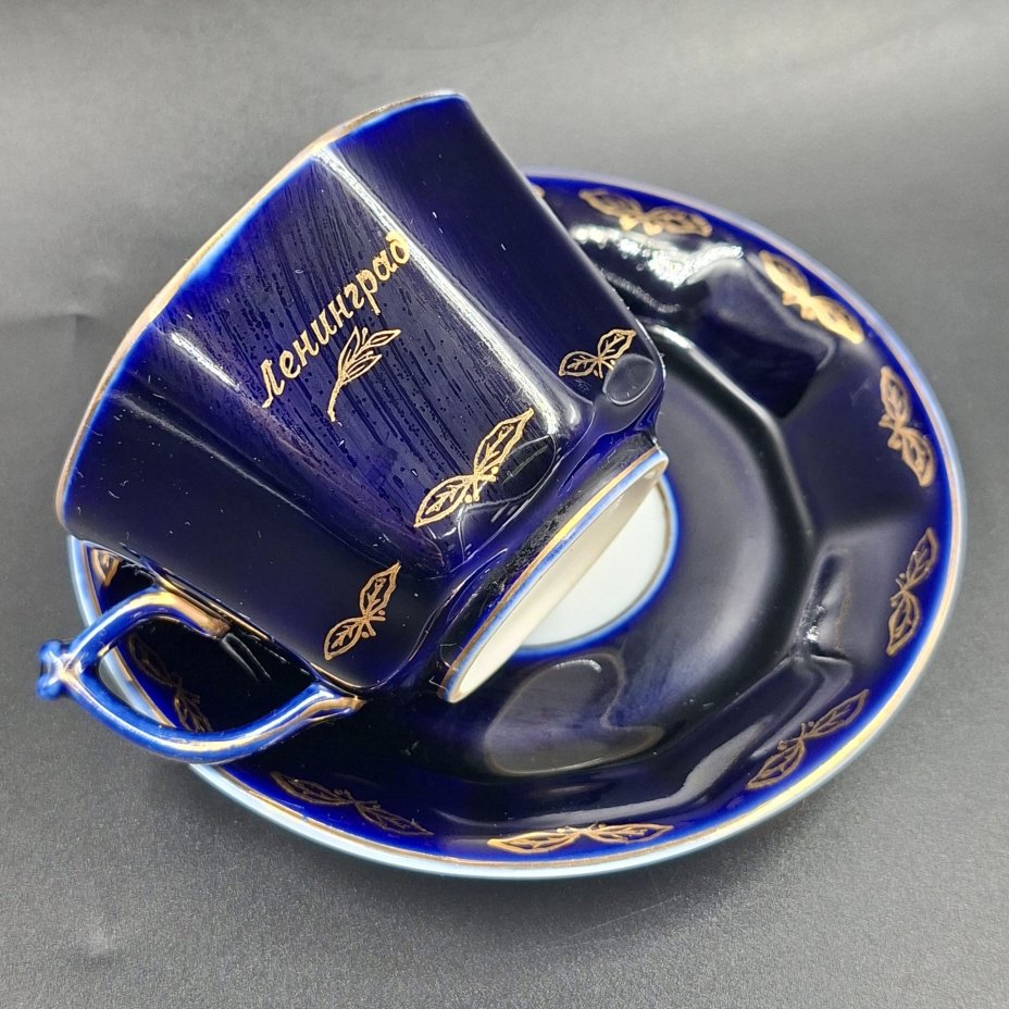 Пара чайная "Ленинград" редкой восьмигранной формы, фарфор, крытье кобальтом, золочение, Ленинградский фарфоровый завод (ЛФЗ), СССР, 1970-1990 гг.
