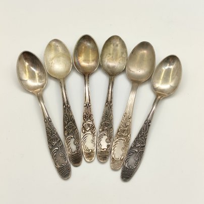 Набор из шести чайных ложек с цветочным декором (в подборе), мНЦ (медь-никель-цинк), мельхиор (медь-никель), Московский завод ювелирных и металлических изделий (МЮЗ), СССР, 1960-1990 гг.