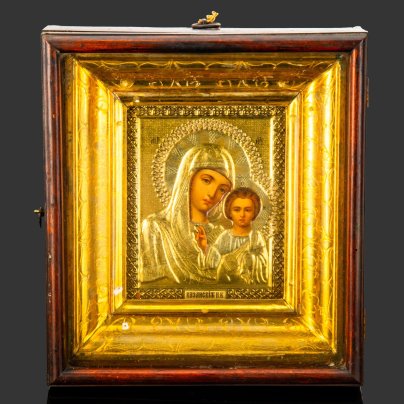 Икона "Богоматерь Казанская" в киоте, дерево, хромолитография на металле, Российская империя, 1900-1915 гг.