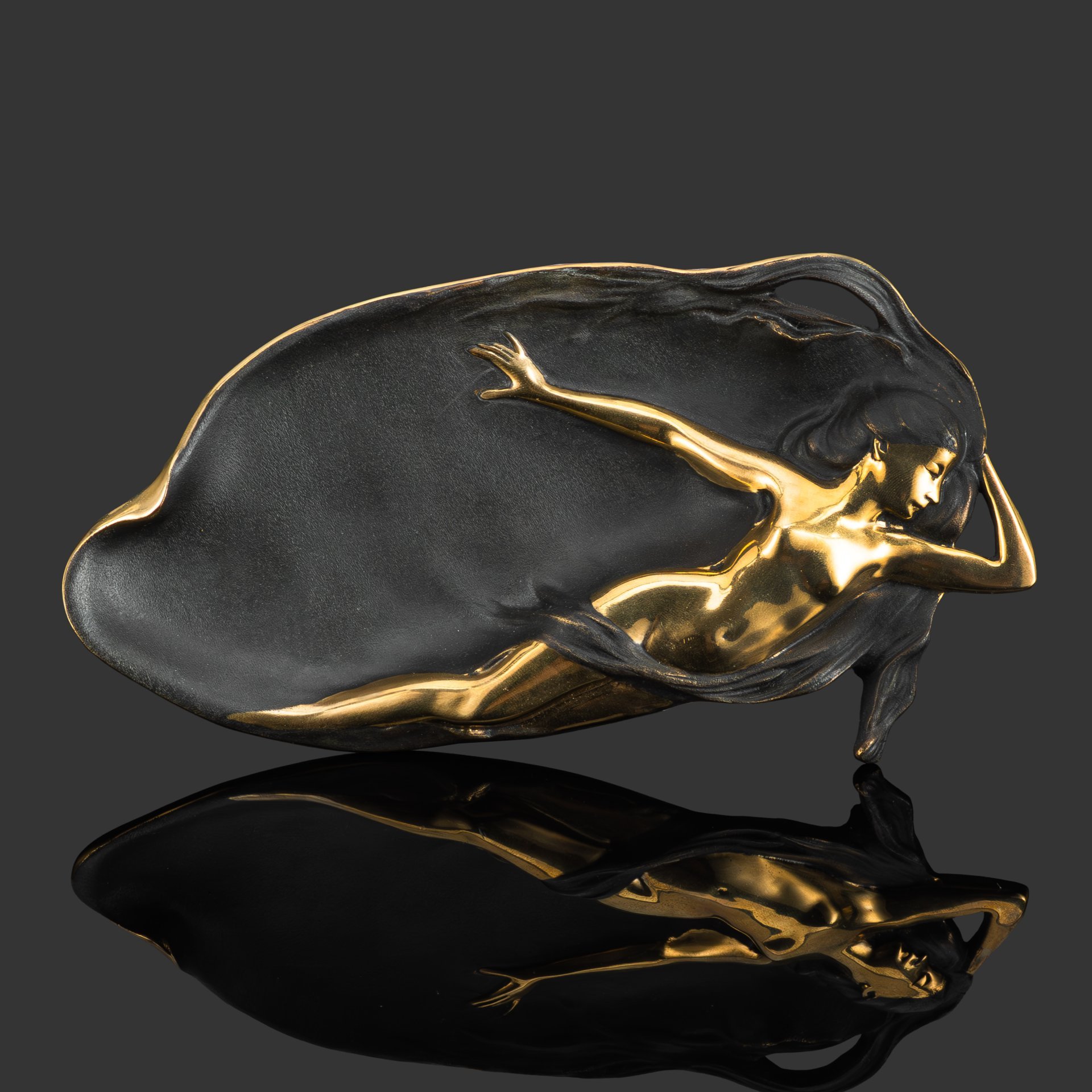 Пепельница  "Спящая девушка"