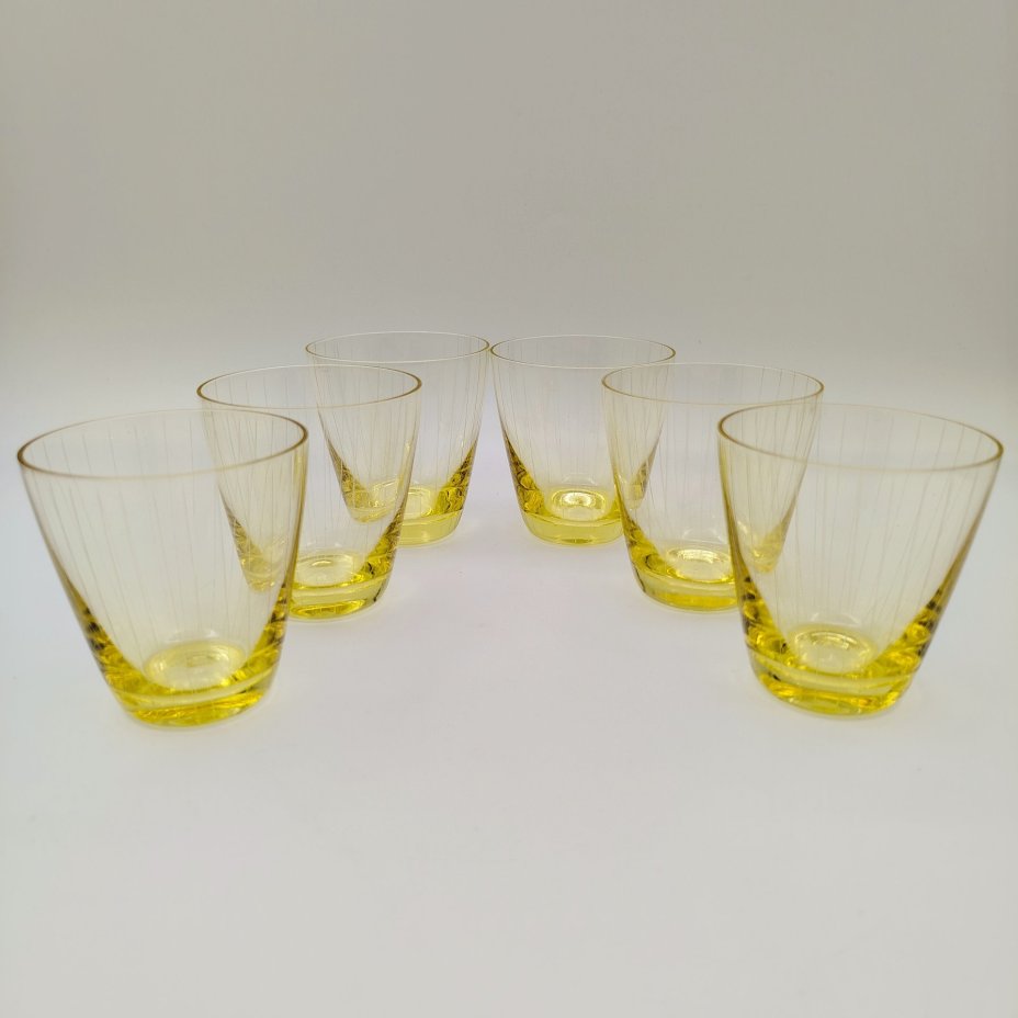 Набор из 6 стаканов лимонного цвета с линейным декором