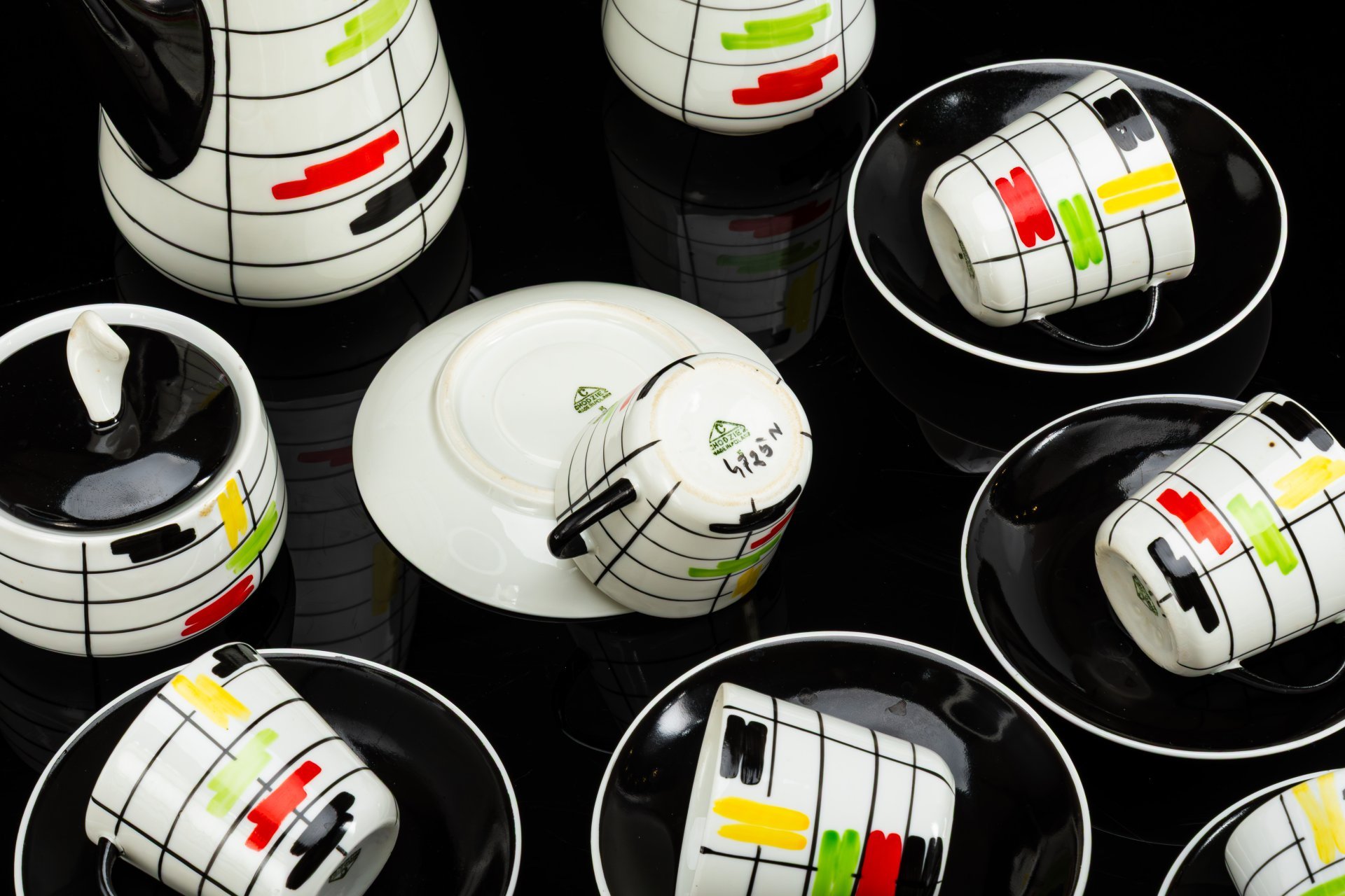 Сервиз кофейный с геометрическим декором на 6 персон (15 предметов), автор Данута Душняк