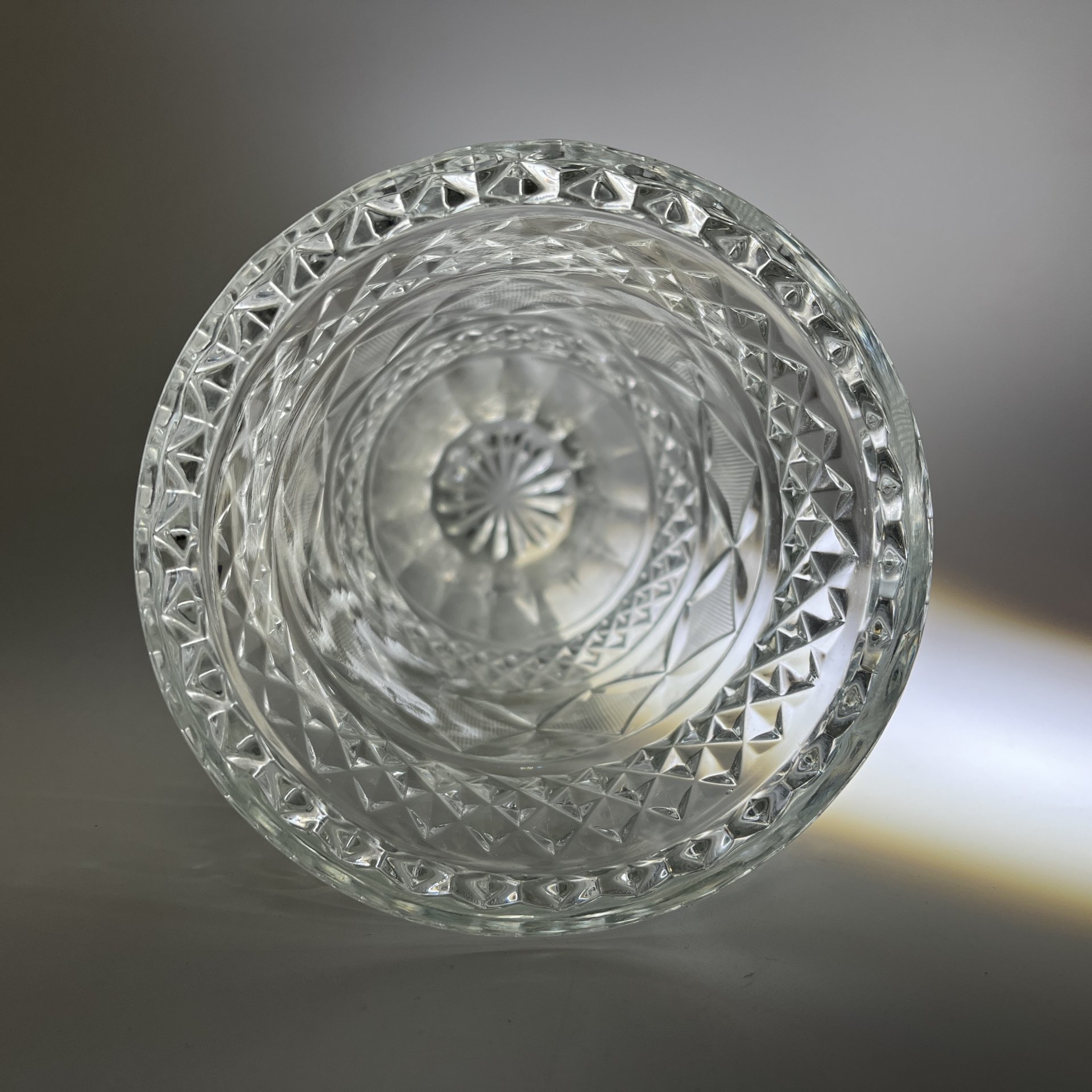 Ваза с рельефным декором