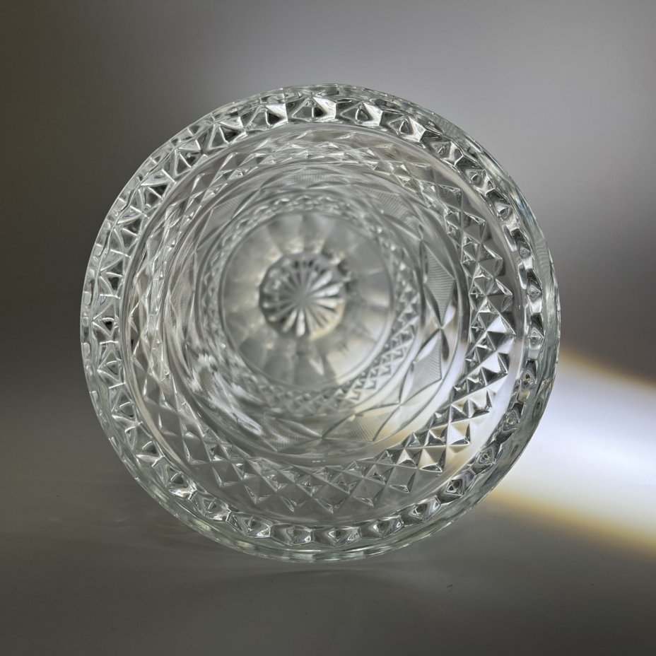 Ваза с рельефным декором