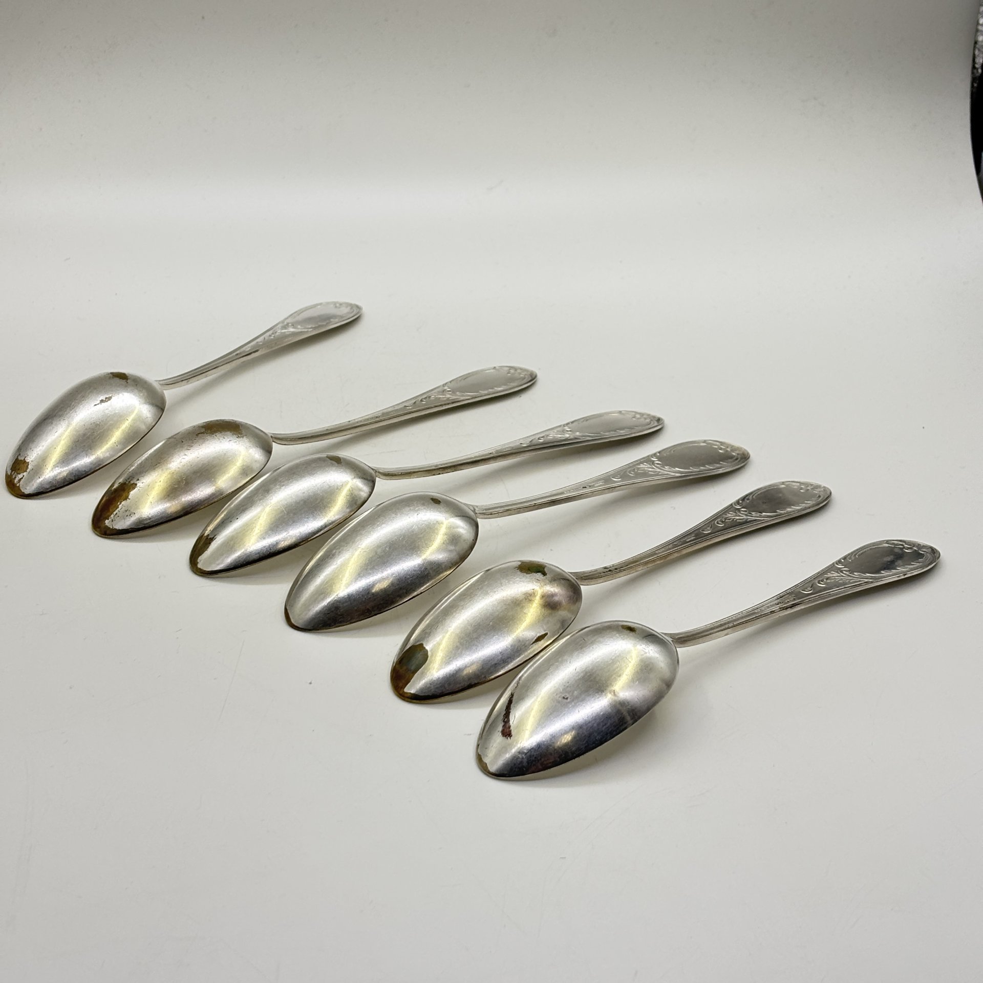 Набор из 6-ти столовых ложек, украшенных растительным декором, мельхиор (медь-никель), Артель «Промтехсвязь», СССР, 1947-1950 гг.