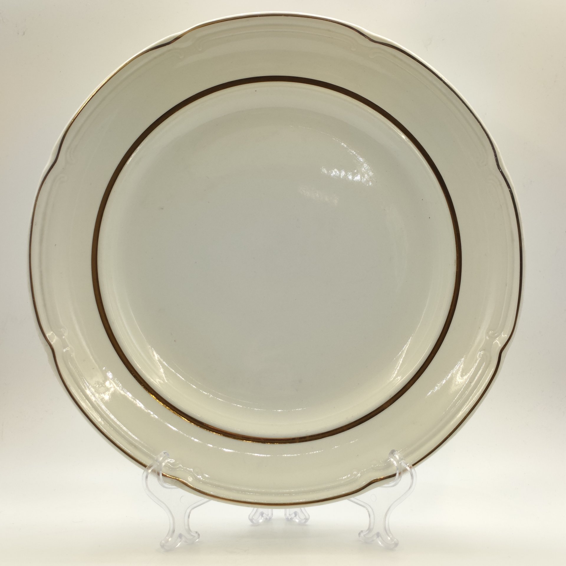 Большое сервировочное блюдо круглой формы