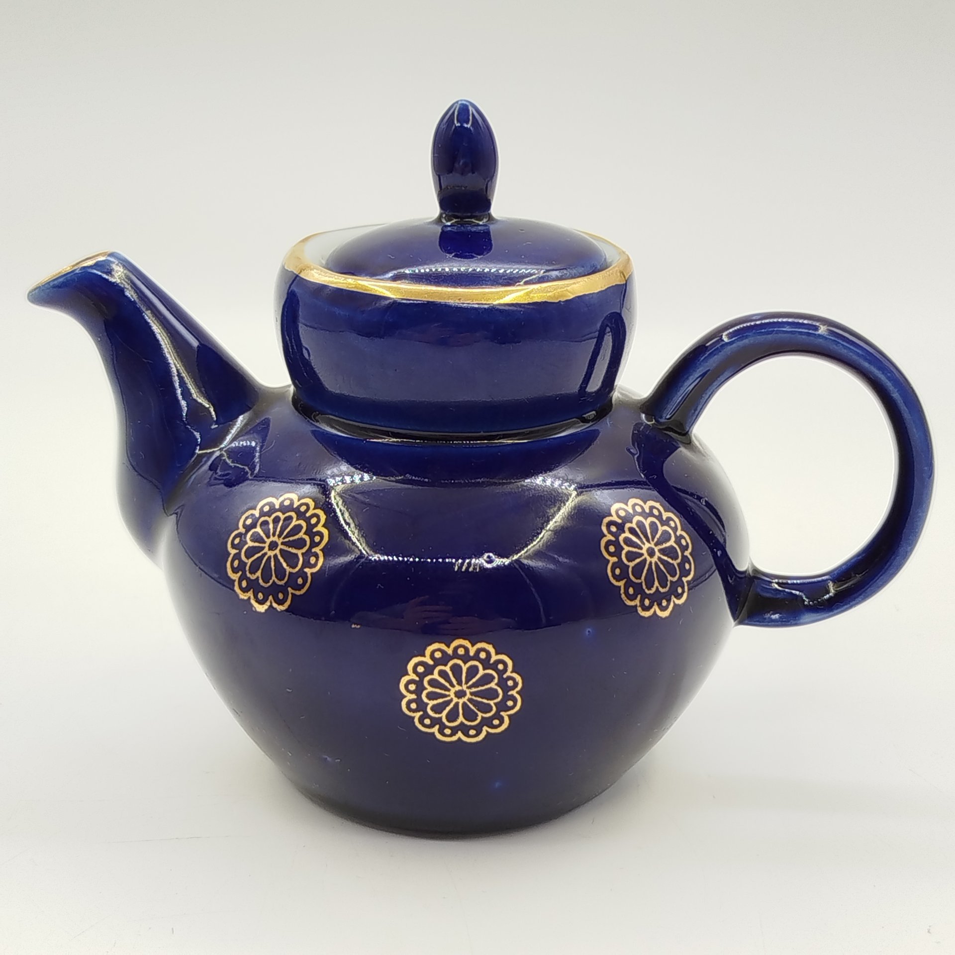 Чайник миниатюрный с цветочным декором