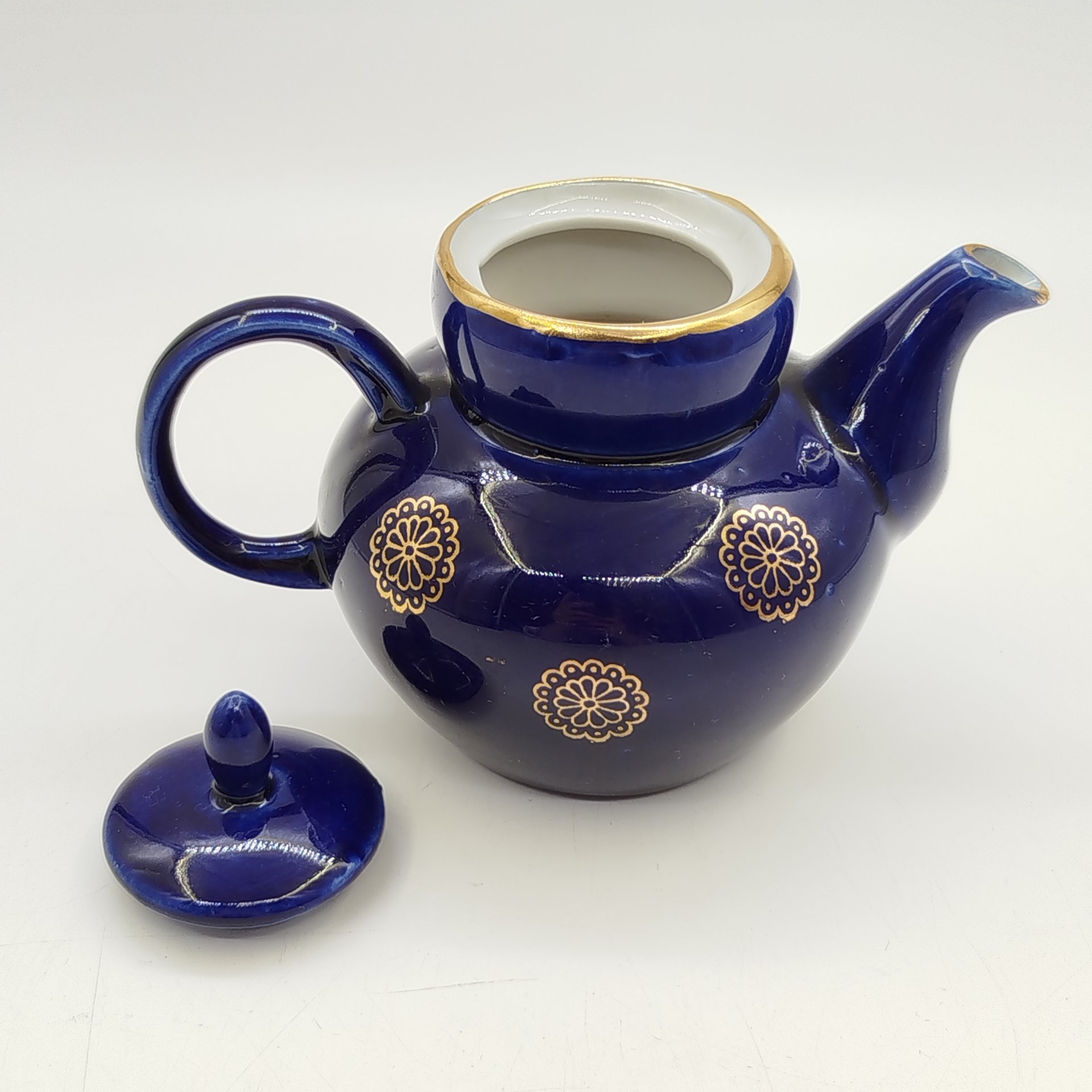 Чайник миниатюрный с цветочным декором