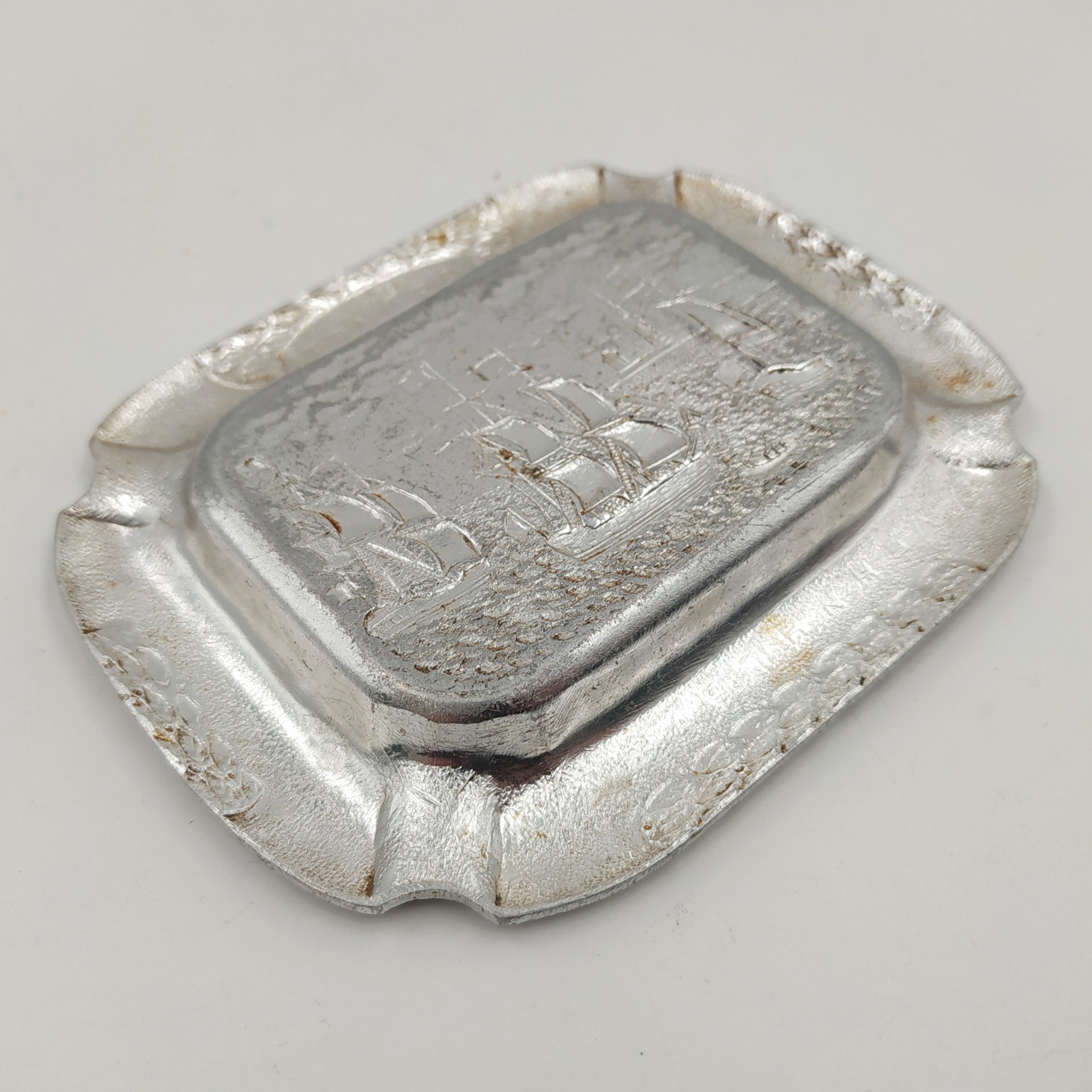 Пепельница "250 лет Ленинграду", металл, СССР, 1953-1957 гг.