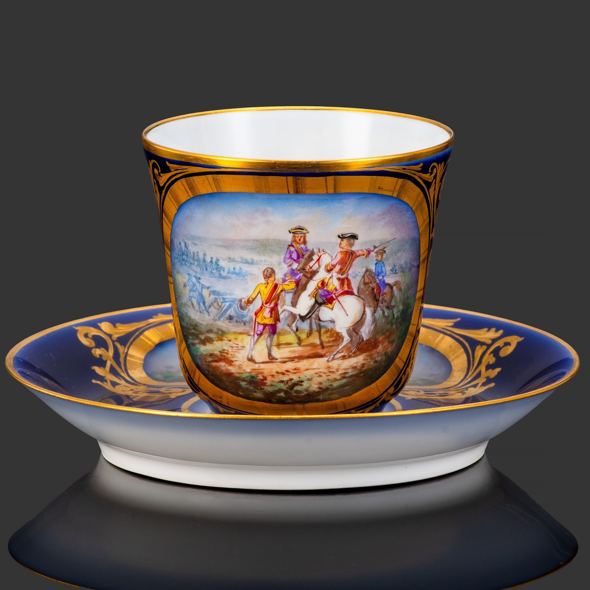 Пара кофейная с батальным сюжетом "Переправа через Рейн. Passage du Rhin" (выполнена для дворца Тюильри "Chateau des Tuileries"), фарфор, крытье кобальтом, золочение, цировка, роспись, Севрская фарфоровая мануфактура (Sevres), Франция, 1844 г.