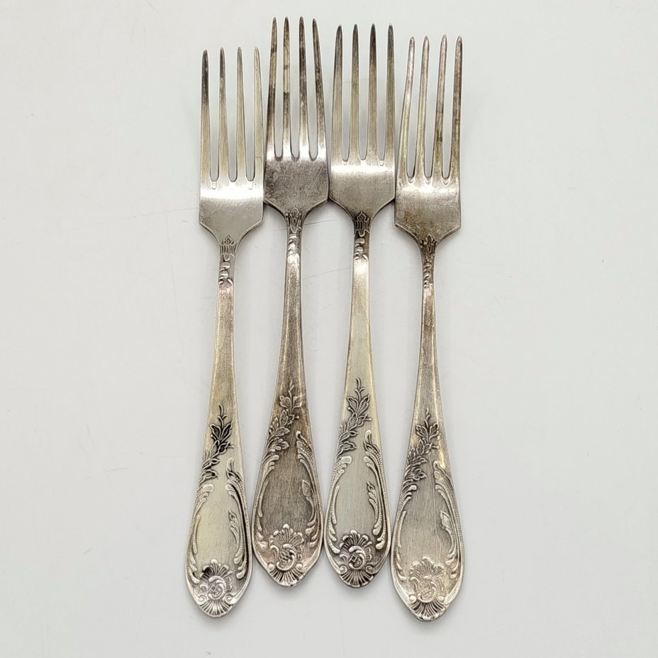 Набор из 4-х столовых вилок, украшенных растительным декором