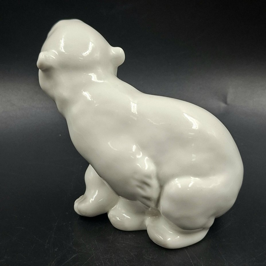 Статуэтка "Белый медведь", автор Б.Я. Воробьев, фарфор, роспись, Ленинградский фарфоровый завод (ЛФЗ), Россия, 1970-1990 гг.