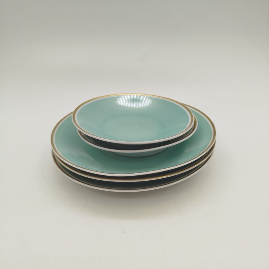 Набор из трех блюдец и двух розеток, фарфор, крытье, золочение, Lichte Porzellan (Лихте), ГДР, 1966-1985 гг.
