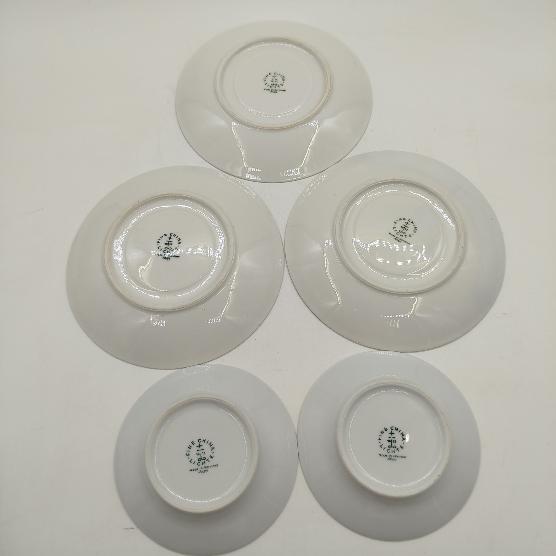 Набор из трех блюдец и двух розеток, фарфор, крытье, золочение, Lichte Porzellan (Лихте), ГДР, 1966-1985 гг.