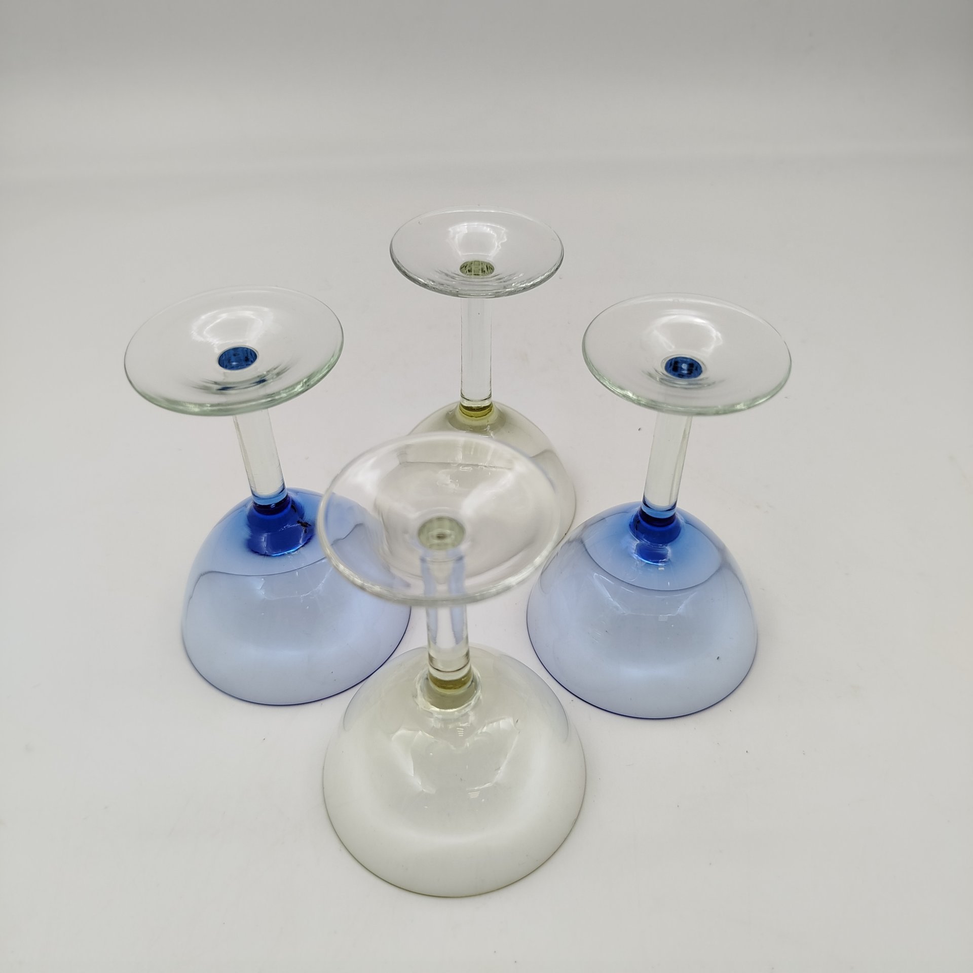 Набор рюмок синего и желтого оттенков на 4 персоны, стекло, градиент, СССР, 1970-1990 гг.