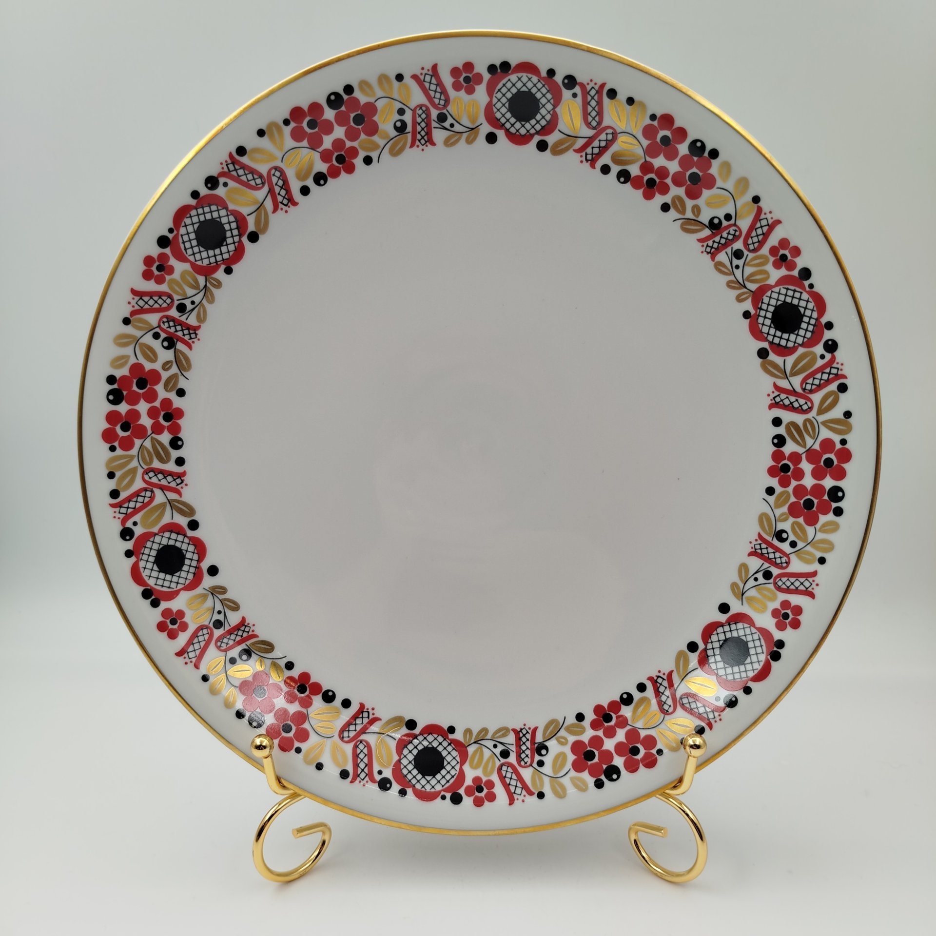 Набор из 6-ти десертных тарелок и блюда, украшенных цветочным декором, фарфор, деколь, золочение, Freiberger Porzellan, ГДР, 1970-1990 гг.