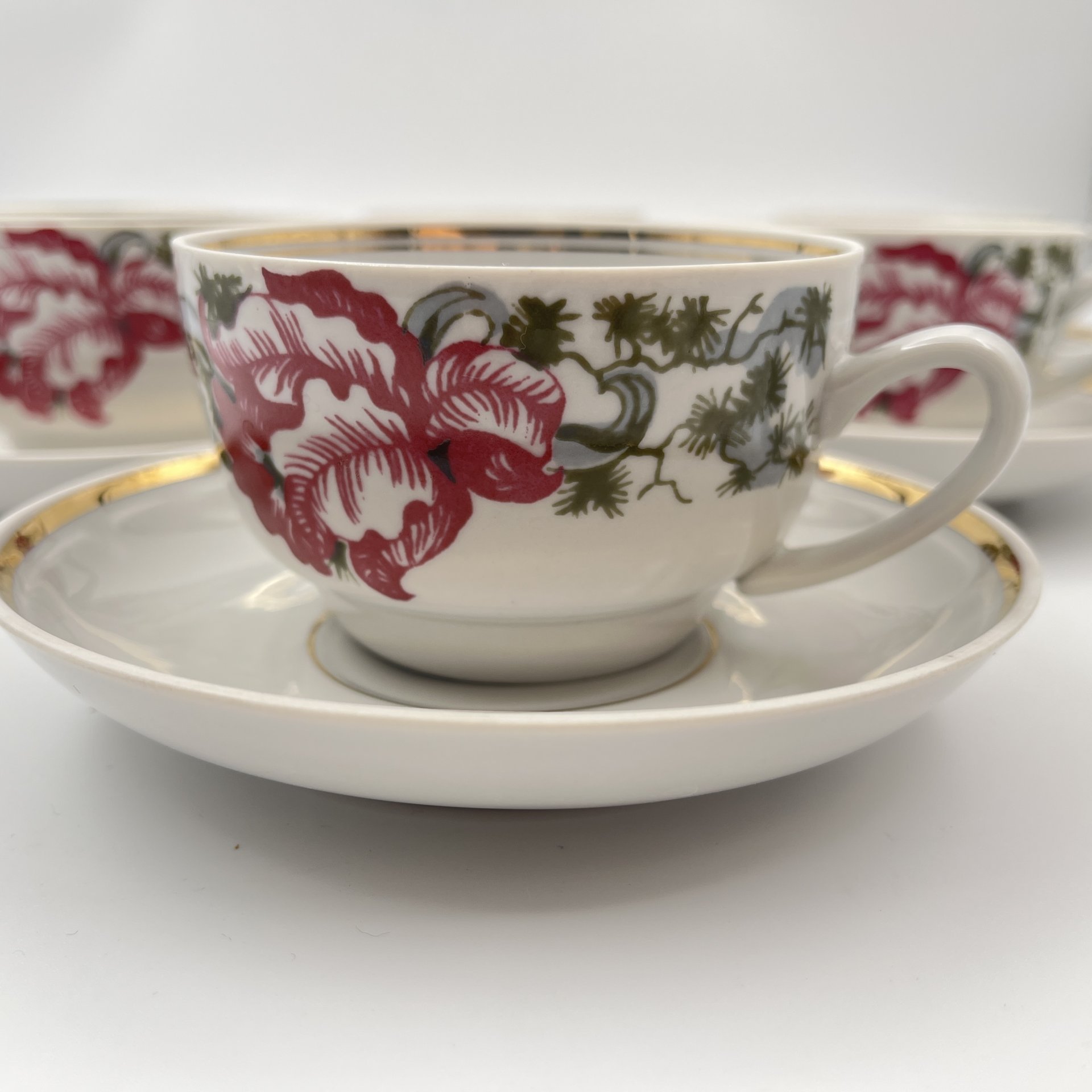 Набор чайных пар "Aija-1" (Айя-1) с цветочным декором на 6 персон, автор формы Зина Улсте, фарфор, деколь, золочение, Рижский фарфорово-фаянсовый завод, СССР, 1970-1980 гг.