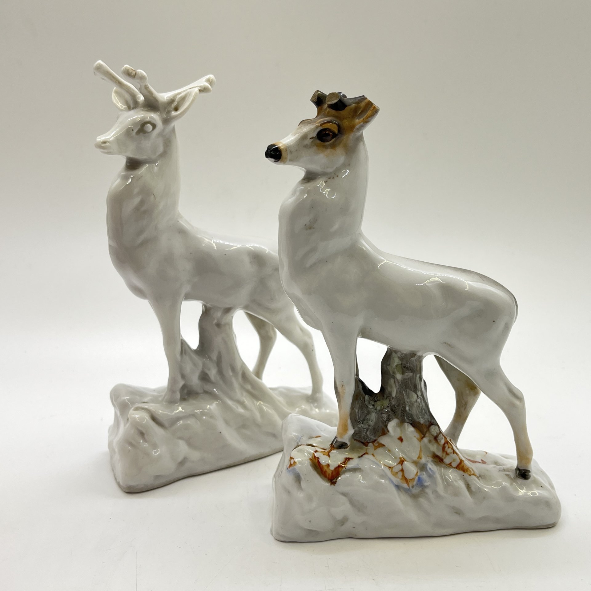 Набор из 2 статуэток "Олень", фарфор, роспись, Ленинградский фарфоровый завод (ЛФЗ), СССР, 1970-1980 гг.