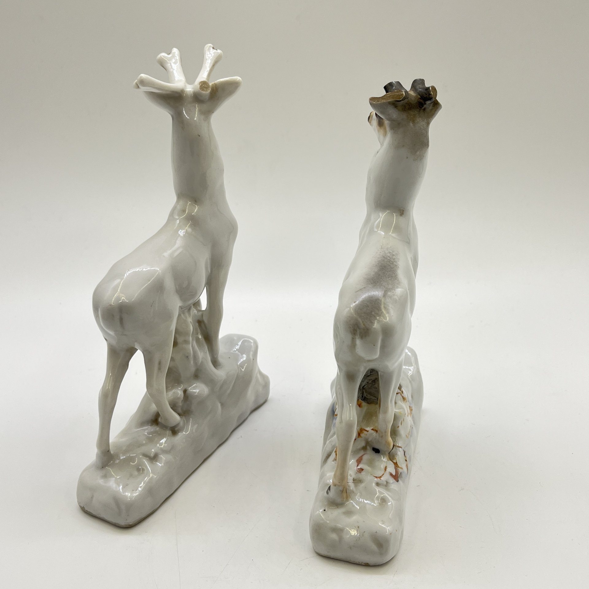 Набор из 2 статуэток "Олень", фарфор, роспись, Ленинградский фарфоровый завод (ЛФЗ), СССР, 1970-1980 гг.