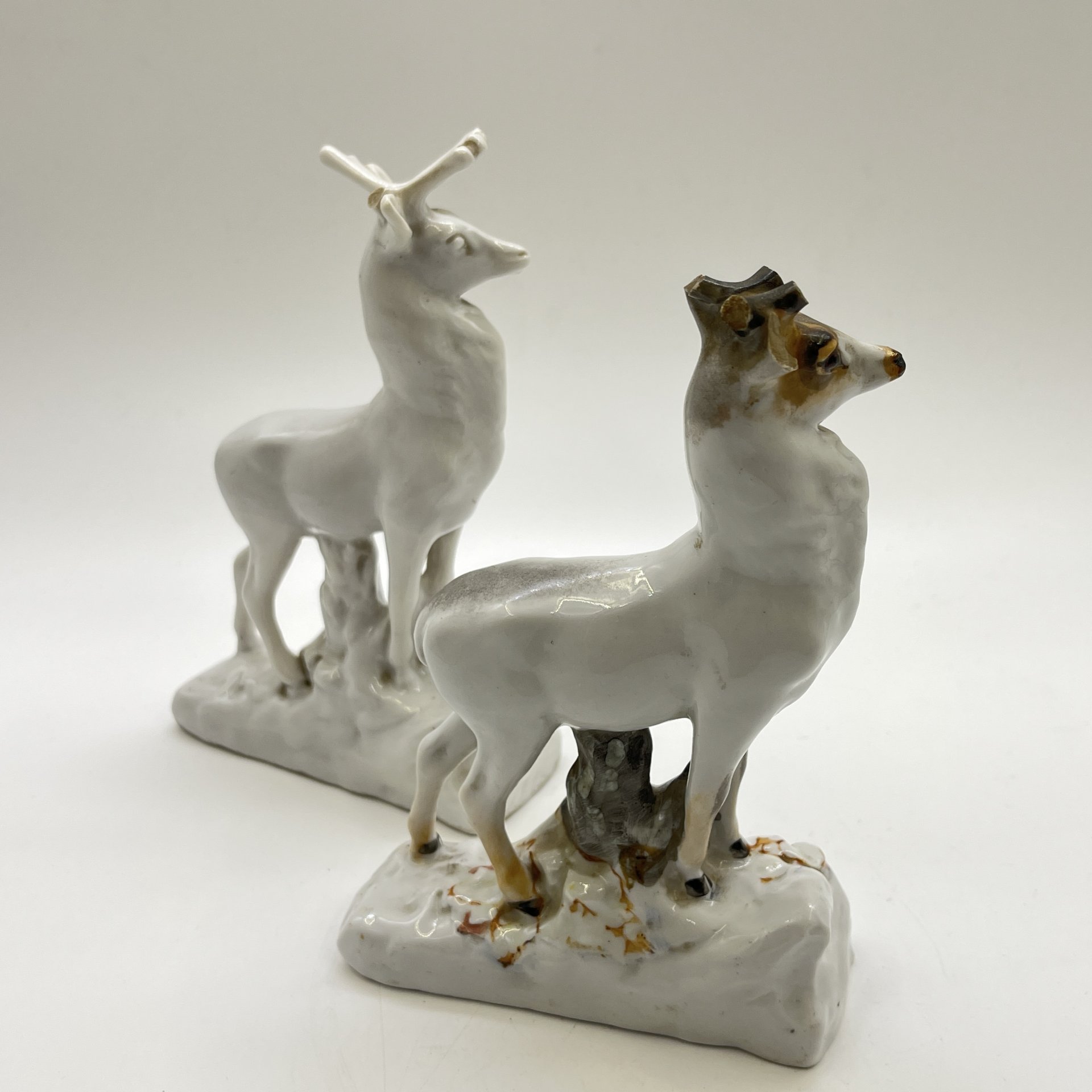 Набор из 2 статуэток "Олень", фарфор, роспись, Ленинградский фарфоровый завод (ЛФЗ), СССР, 1970-1980 гг.