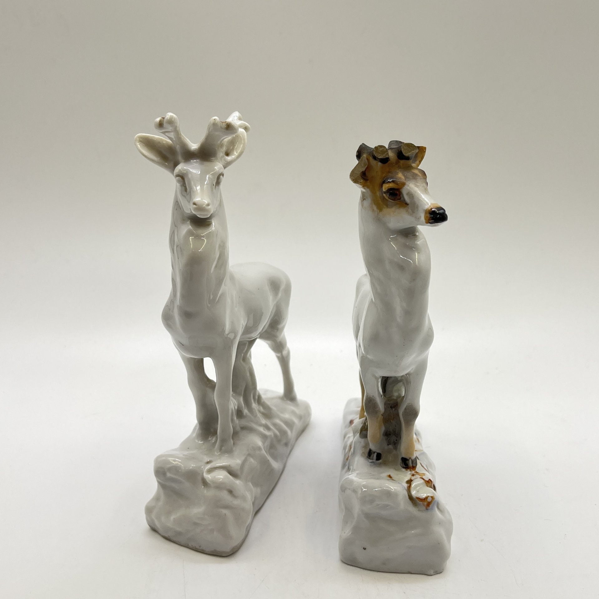 Набор из 2 статуэток "Олень", фарфор, роспись, Ленинградский фарфоровый завод (ЛФЗ), СССР, 1970-1980 гг.