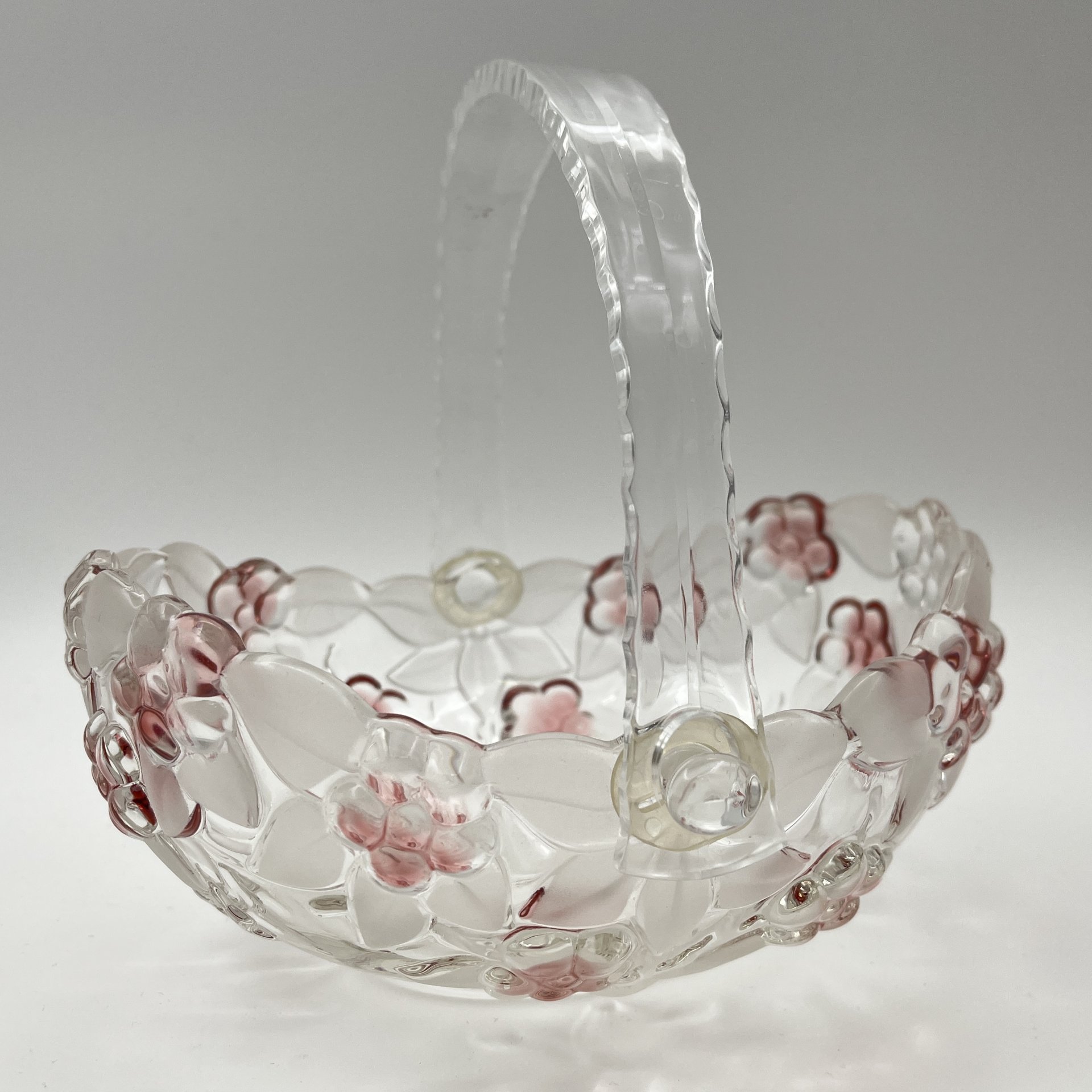 Конфетница в виде корзинки с цветочным рельефным декором, стекло, матирование, Walther Glas, Германия, 1990-2010 гг.