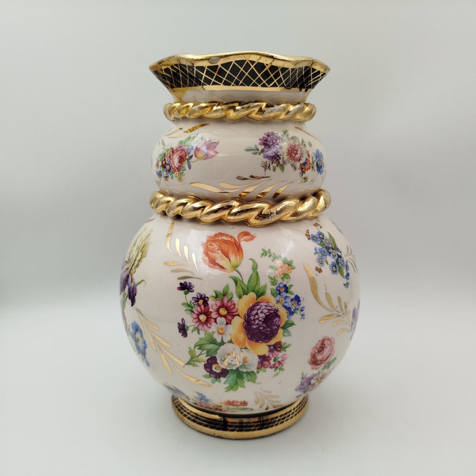 Ваза, украшенная цветочным декором, H. Bequet Quaregnon, керамика, деколь, золочение, Бельгия, 1940-1960 гг.