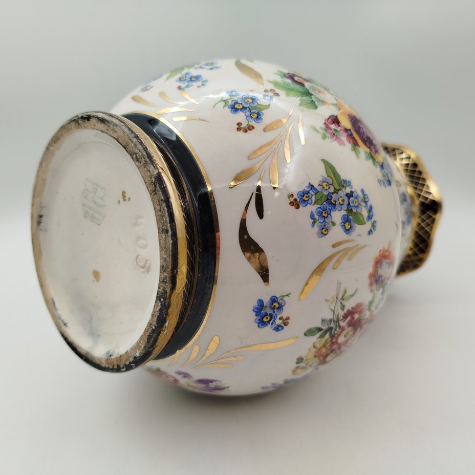 Ваза, украшенная цветочным декором, H. Bequet Quaregnon, керамика, деколь, золочение, Бельгия, 1940-1960 гг.