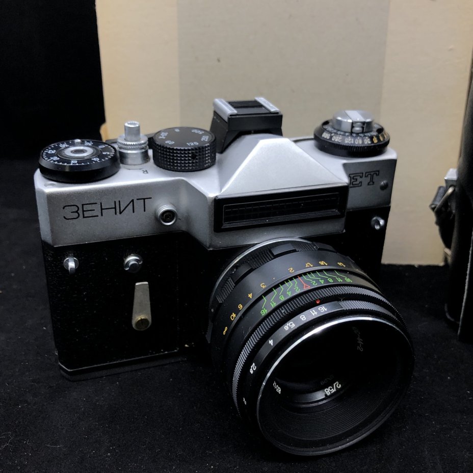 Фотоаппарат "Зенит-ЕТ" с объективом "Гелиос 44-2" в оригинальном кофре, и коробке, Минский механический завод им. С.И. Вавилова  (БелОМО)