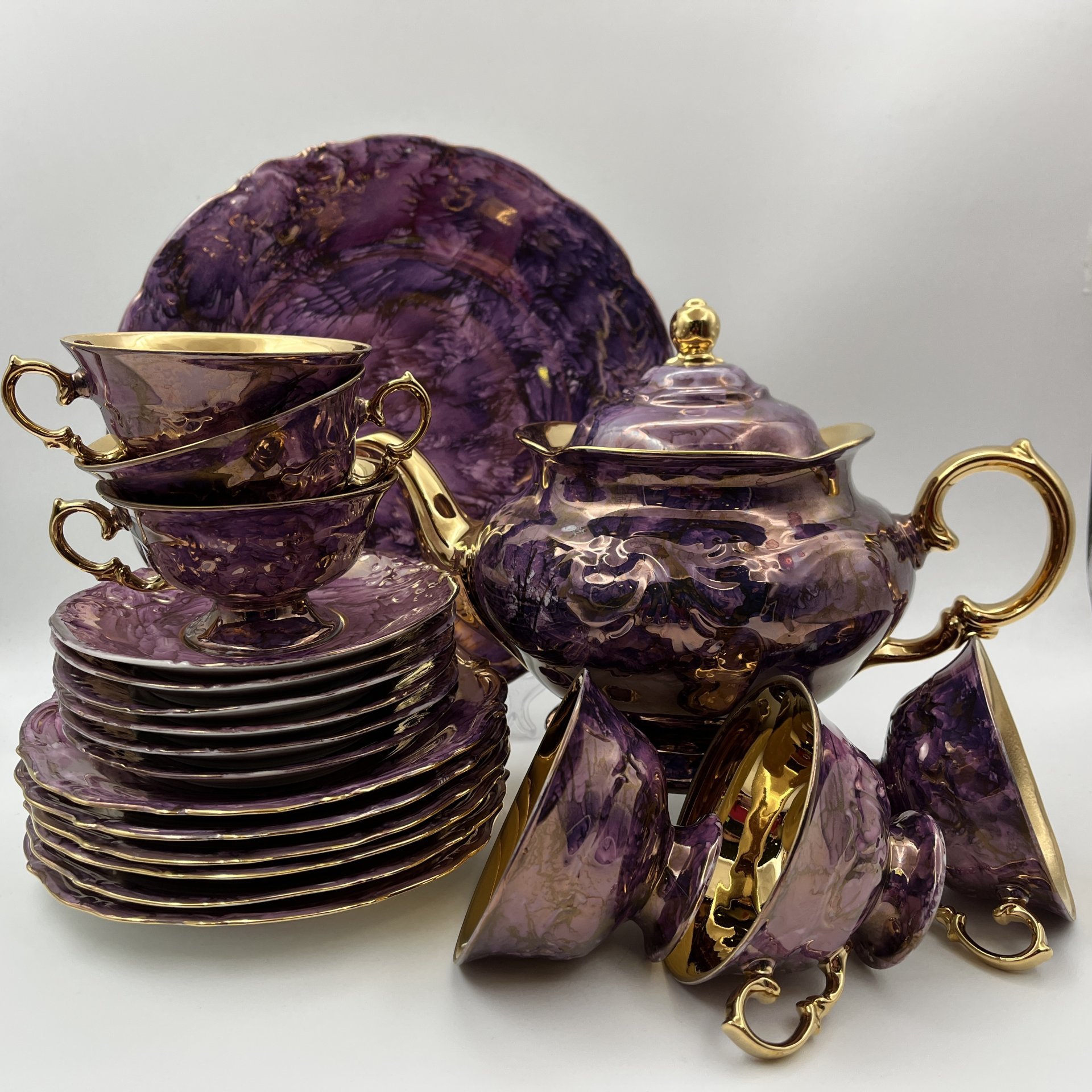Сервиз чайный в сиреневых оттенках на 6 персон (22 предмета), фарфор, люстр, золочение, Walbrzych, Польша, 1952-1992 гг.