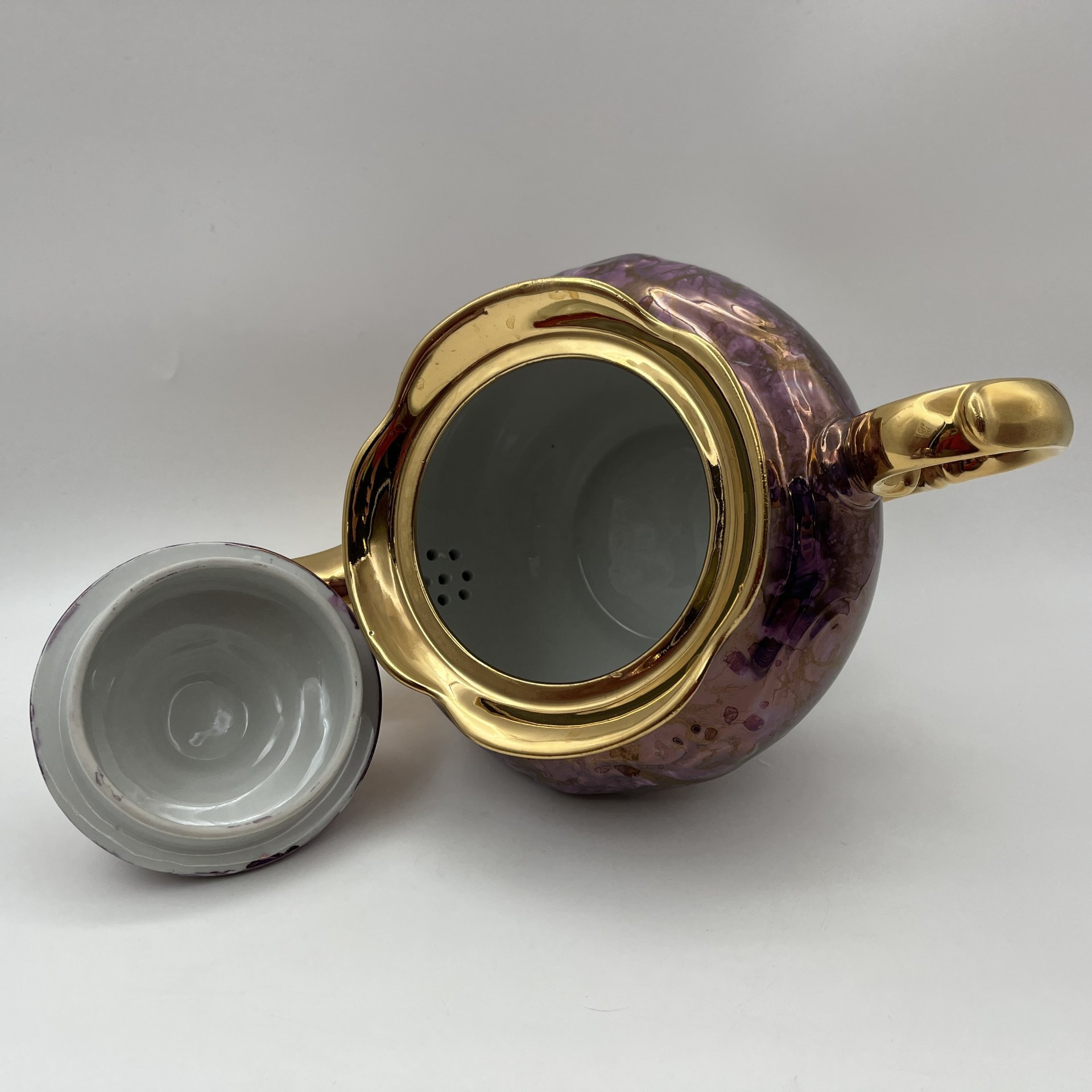 Сервиз чайный в сиреневых оттенках на 6 персон (22 предмета), фарфор, люстр, золочение, Walbrzych, Польша, 1952-1992 гг.