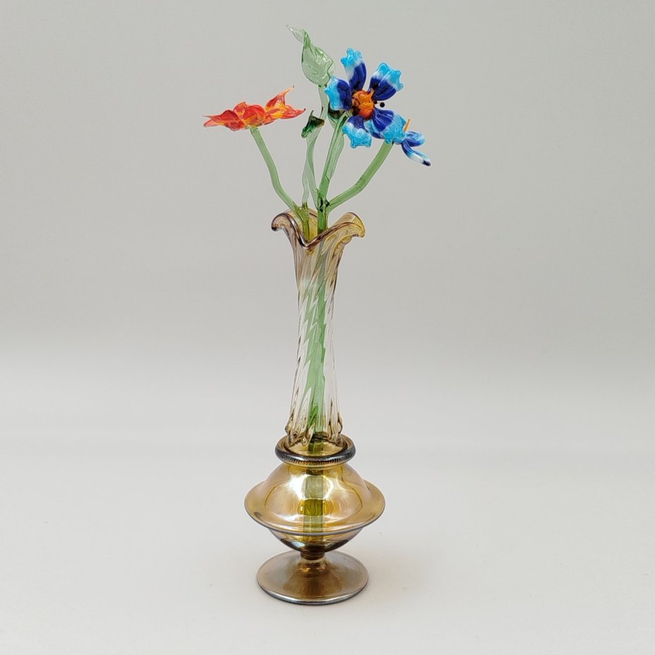 Ваза декоративная с букетом цветов (миниатюра)