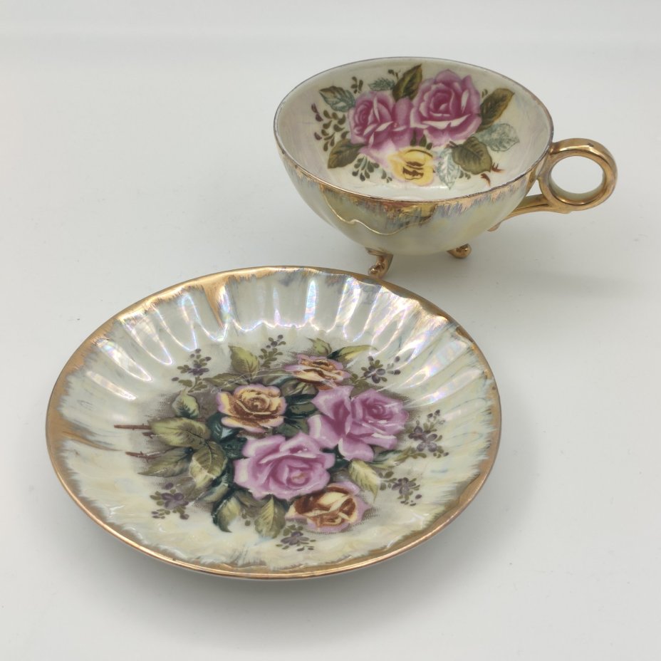 Чайная (кофейная)  пара на ножках , украшенная цветочным декором