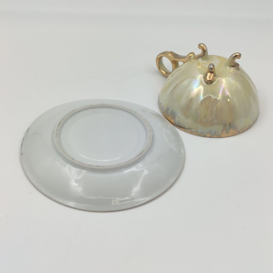 Чайная (кофейная)  пара на ножках , украшенная цветочным декором