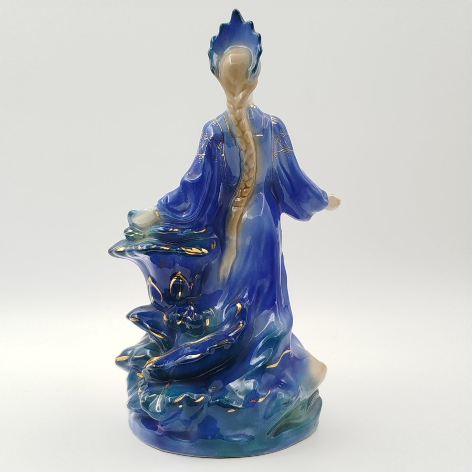 Статуэтка "Хозяйка медной горы", скульптор Л. Н. Шушканова, фарфор, роспись, золочение, Турыгинский фарфоровый завод артели «Художественная керамика» (Гжель), СССР, 1950-1960 гг.