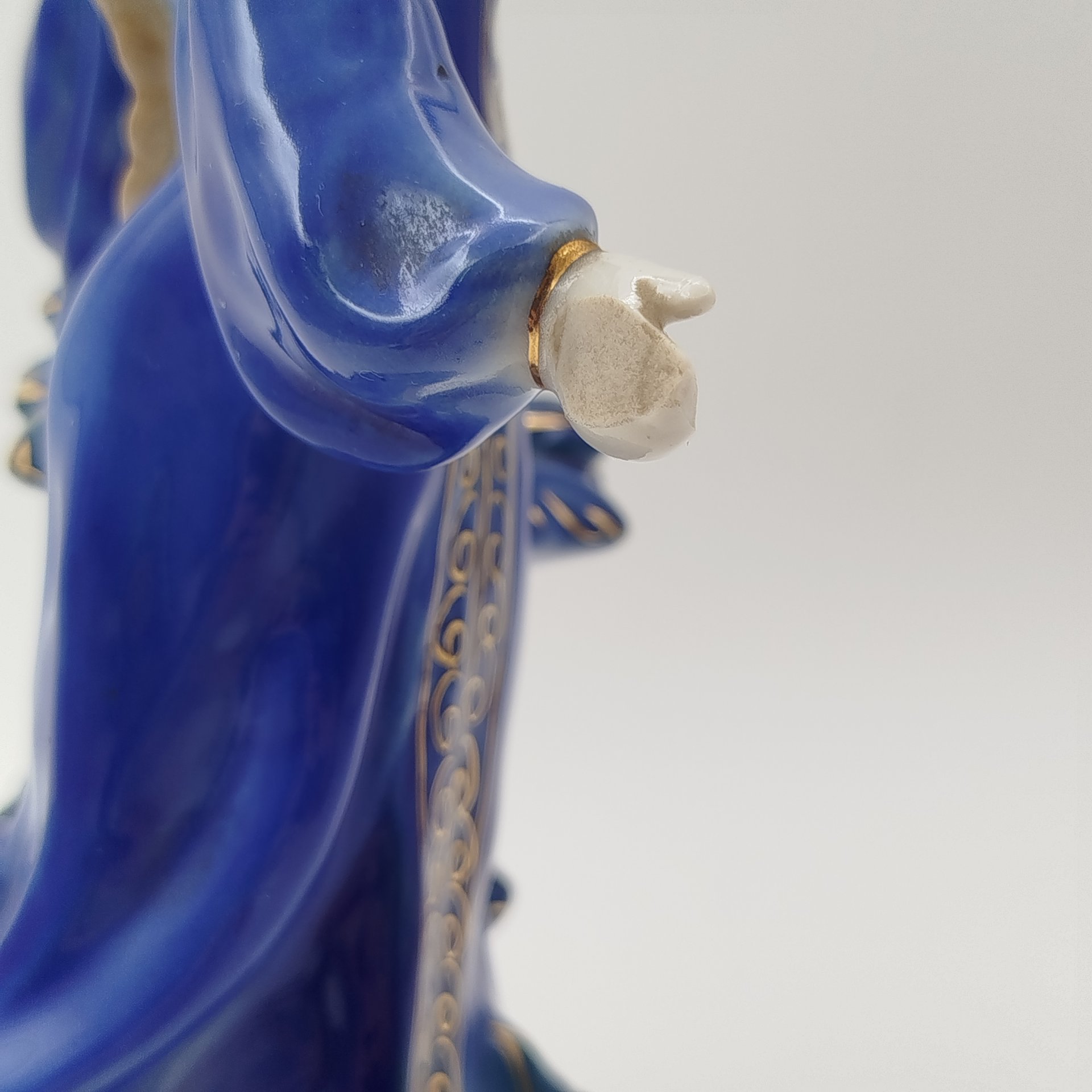 Статуэтка "Хозяйка медной горы", скульптор Л. Н. Шушканова, фарфор, роспись, золочение, Турыгинский фарфоровый завод артели «Художественная керамика» (Гжель), СССР, 1950-1960 гг.