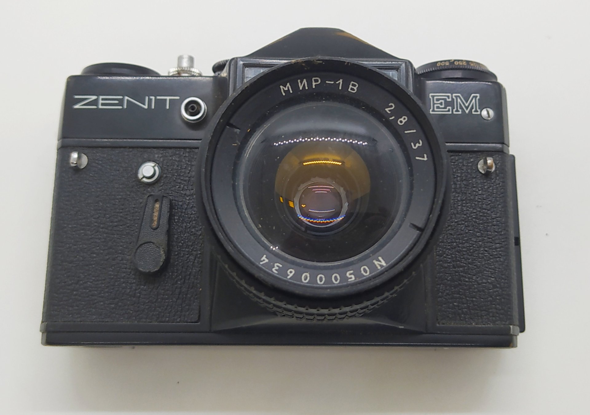 Фотоаппарат пленочный "Зенит-EM" с объективом "Мир-1В" в кофре, Красногорский механический завод (КМЗ)