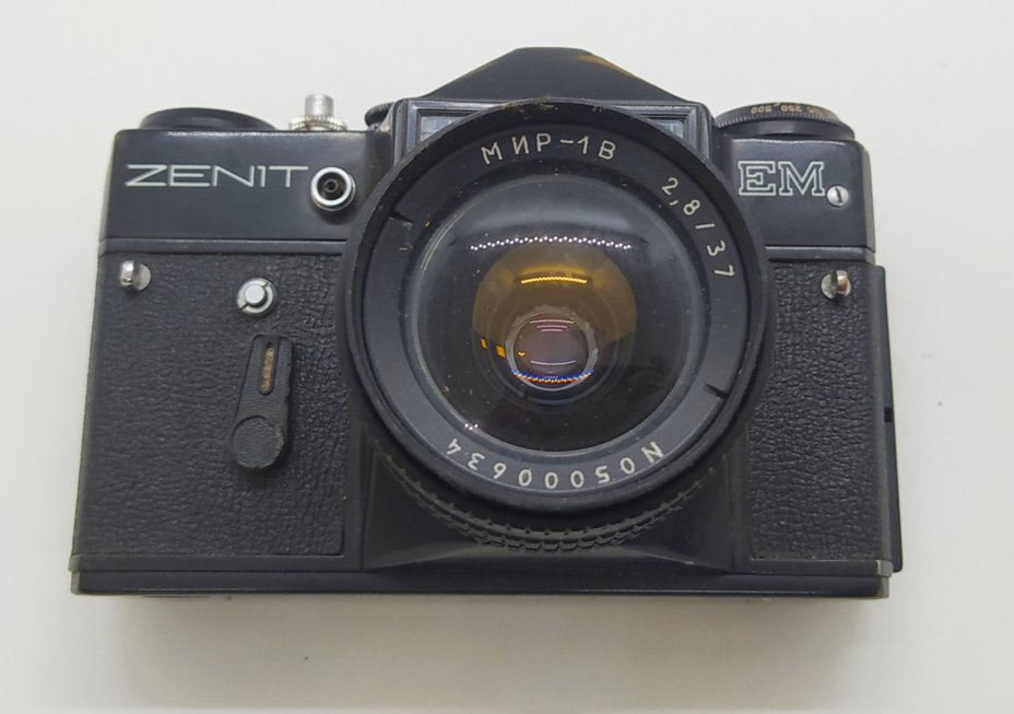 Фотоаппарат пленочный "Зенит-EM" с объективом "Мир-1В" в кофре, Красногорский механический завод (КМЗ)