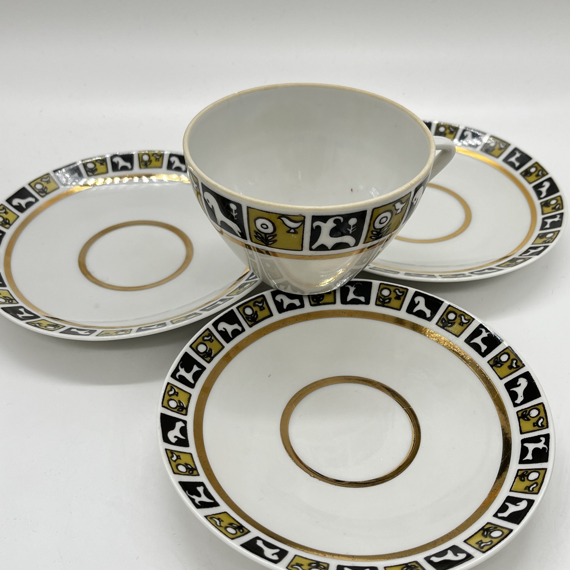 Набор из чайной пары и 2 блюдец из сервиза "Степной", форма «Утро», В.Л. Семенов, Н.М. Павлова, фарфор, деколь, золочение, Ленинградский фарфоровый завод (ЛФЗ), СССР, 1960 г.
